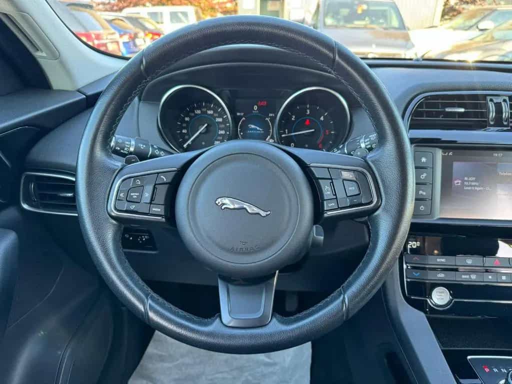 Jaguar F-Pace Pure AWD SHZ TEMPOMAT 1. Hand Scheckheft 03/2017-photo-14