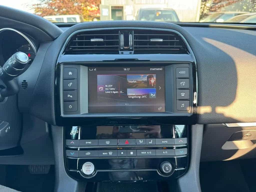 Jaguar F-Pace Pure AWD SHZ TEMPOMAT 1. Hand Scheckheft 03/2017-photo-15