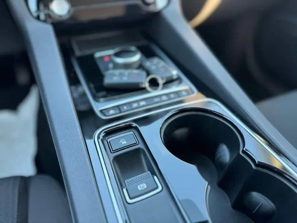 Jaguar F-Pace Pure AWD SHZ TEMPOMAT 1. Hand Scheckheft 03/2017-photo-16