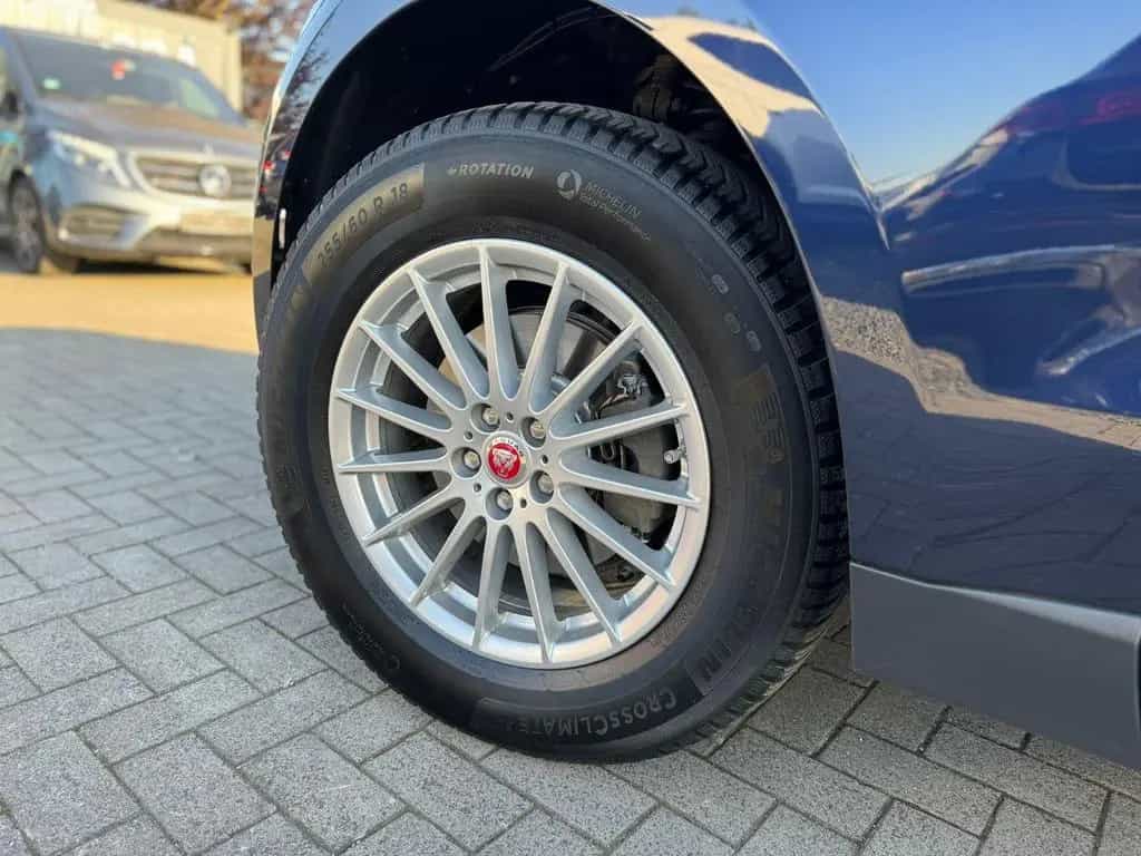 Jaguar F-Pace Pure AWD SHZ TEMPOMAT 1. Hand Scheckheft 03/2017-photo-4
