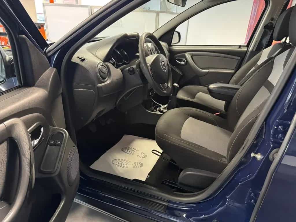 Dacia Duster 1.6 Laureate AHK TüV-Inspektion NEU 12/2017-photo-11