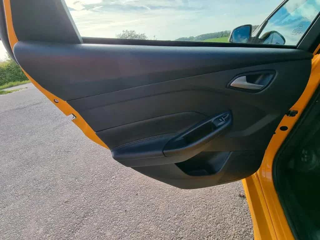 Ford Focus ST 02/2018-photo-12