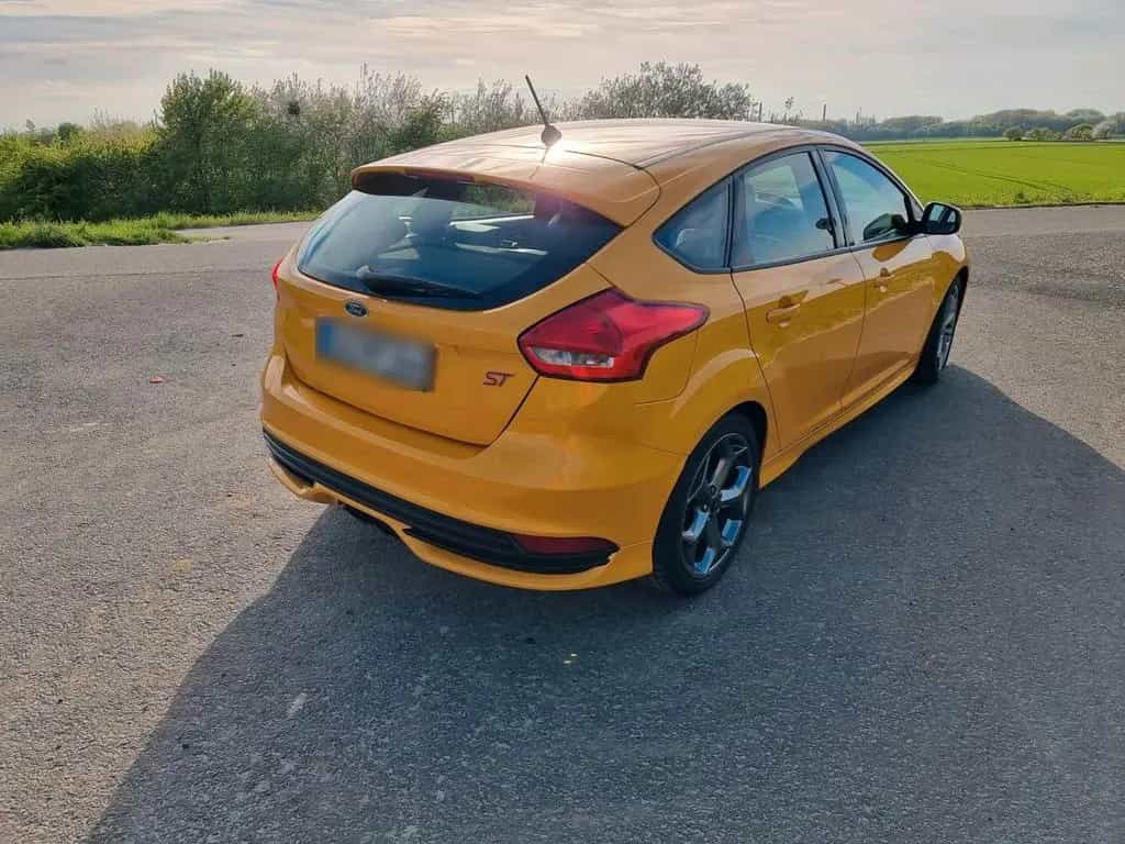 Ford Focus ST 02/2018-photo-2