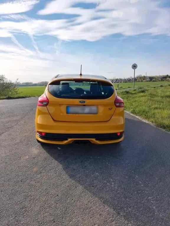 Ford Focus ST 02/2018-photo-3