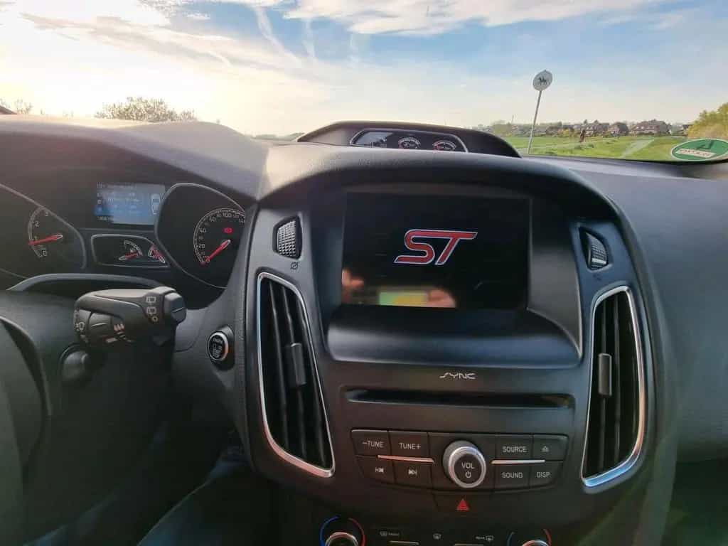 Ford Focus ST 02/2018-photo-8