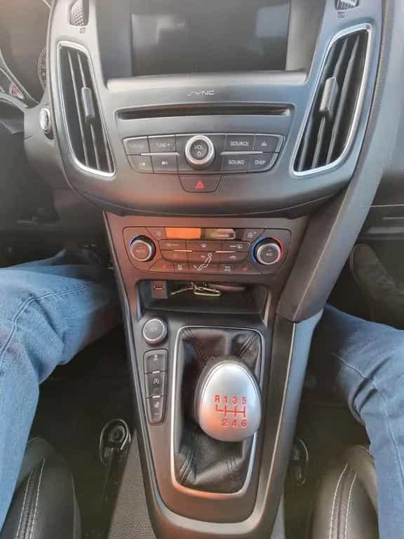 Ford Focus ST 02/2018-photo-9