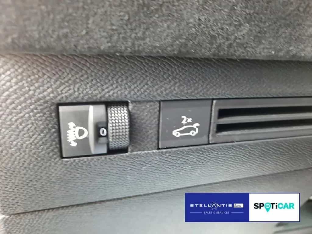 DS Automobiles DS4 4 Performance Line PT 130 EAT8 Focal SHZ eSi 01/2024-photo-12