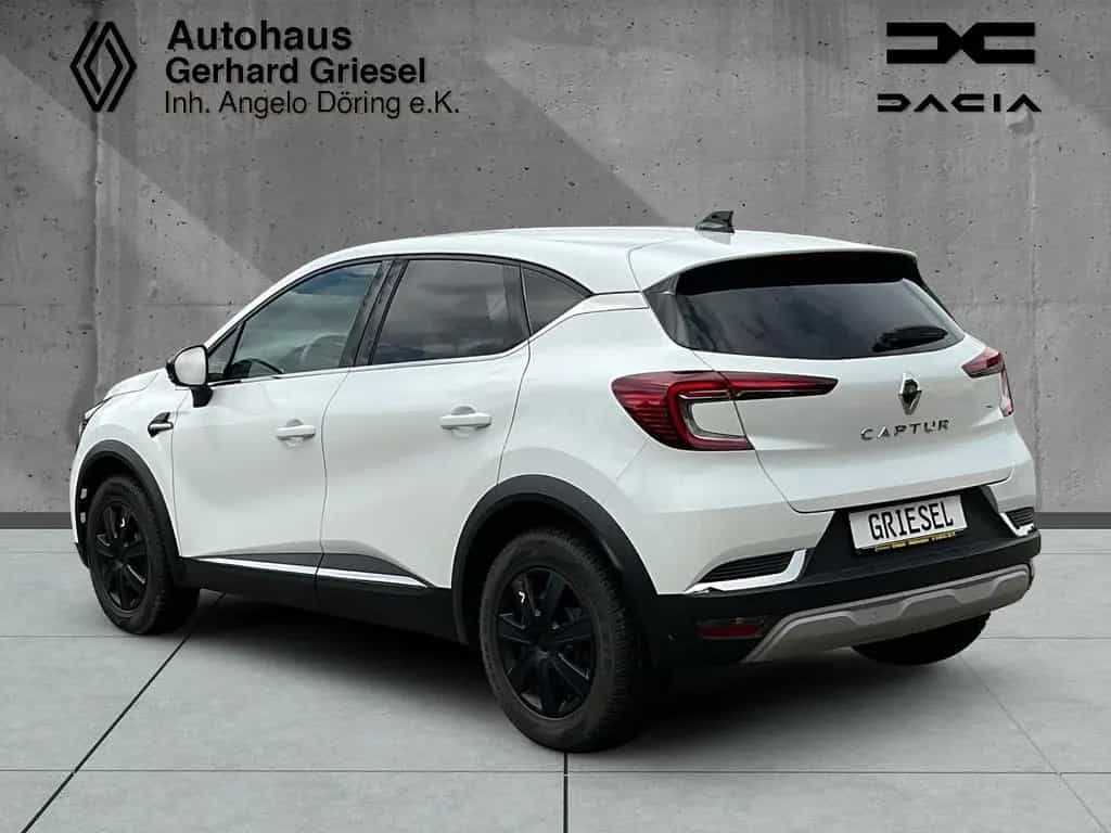Renault Captur II Techno Mild Hybrid 140 04/2023-photo-2
