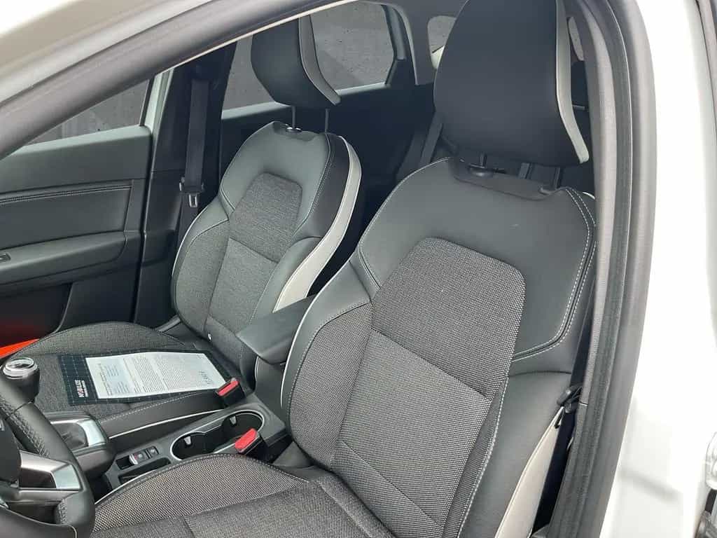 Renault Captur II Techno Mild Hybrid 140 04/2023-photo-9