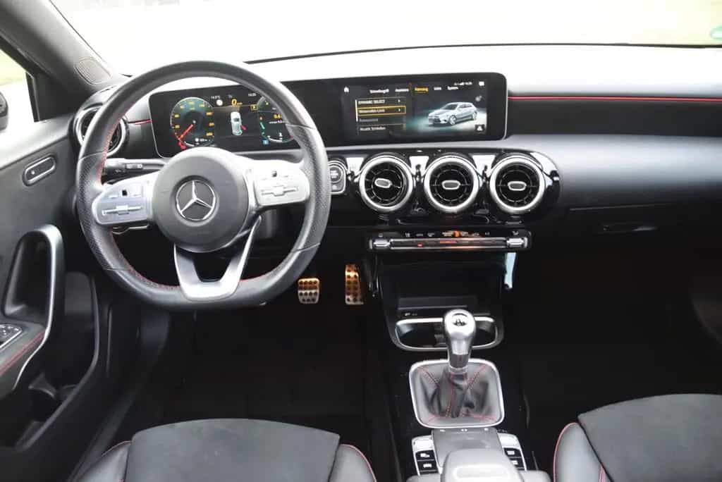 Mercedes-Benz A-Class 200 AMG LINE/PANO/SPURAS./SONNENDACH 09/2018-photo-27