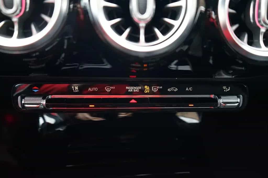 Mercedes-Benz CLA 250 AMG Line Aut. LED AHK 360° Totwinkel DAB 01/2020-photo-14