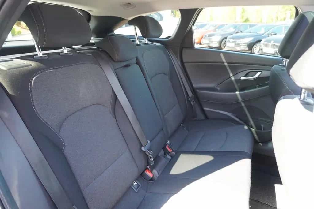 Hyundai i30 Kombi 1.5 Mild-Hybrid LED Navi Panorama DAB 10/2021-photo-10