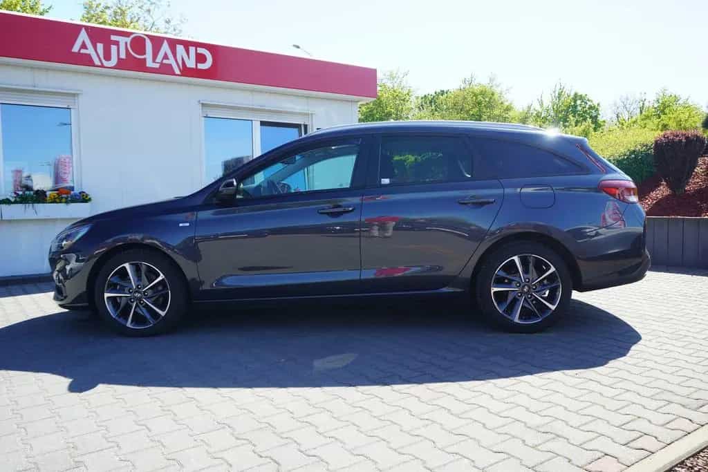 Hyundai i30 Kombi 1.5 Mild-Hybrid LED Navi Panorama DAB 10/2021-photo-2