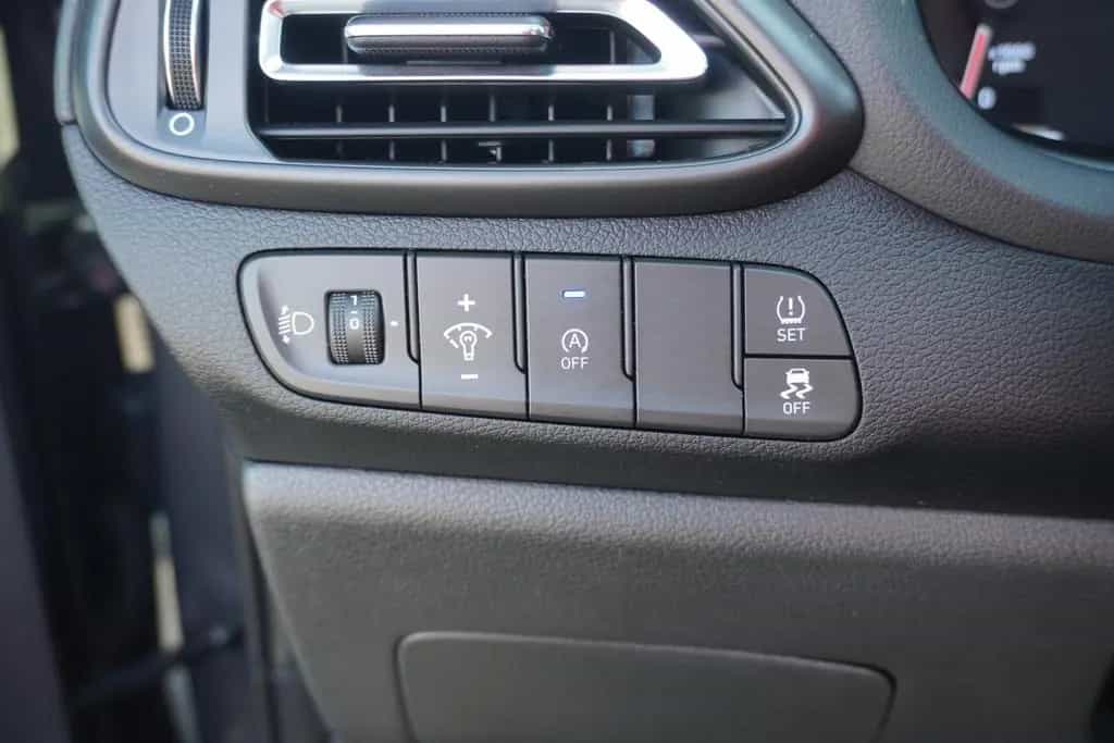 Hyundai i30 Kombi 1.5 Mild-Hybrid LED Navi Panorama DAB 10/2021-photo-26