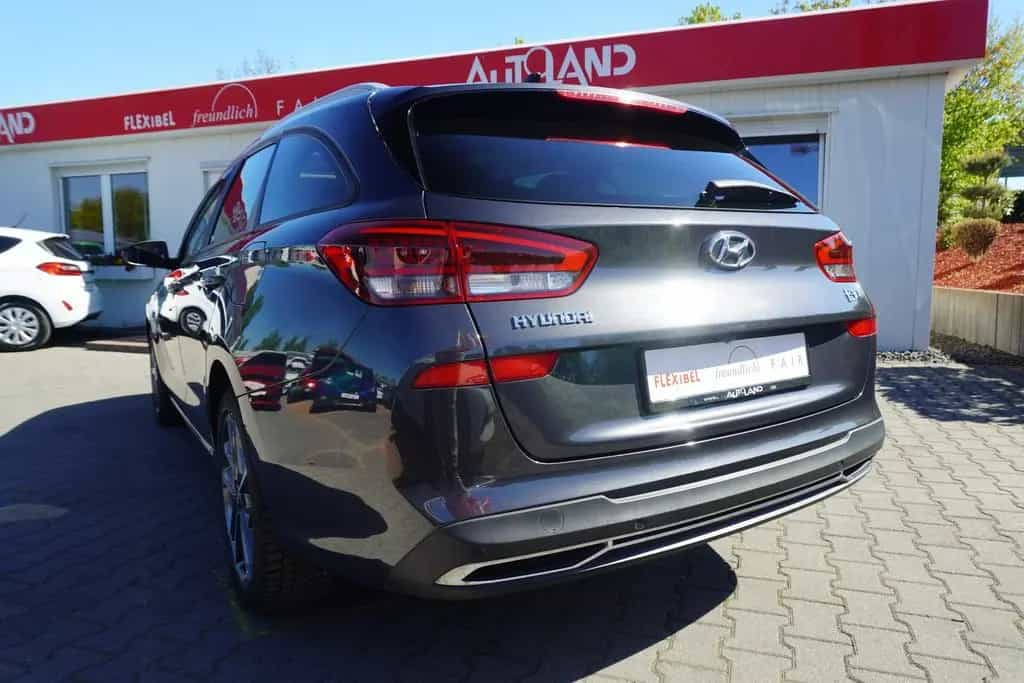Hyundai i30 Kombi 1.5 Mild-Hybrid LED Navi Panorama DAB 10/2021-photo-3