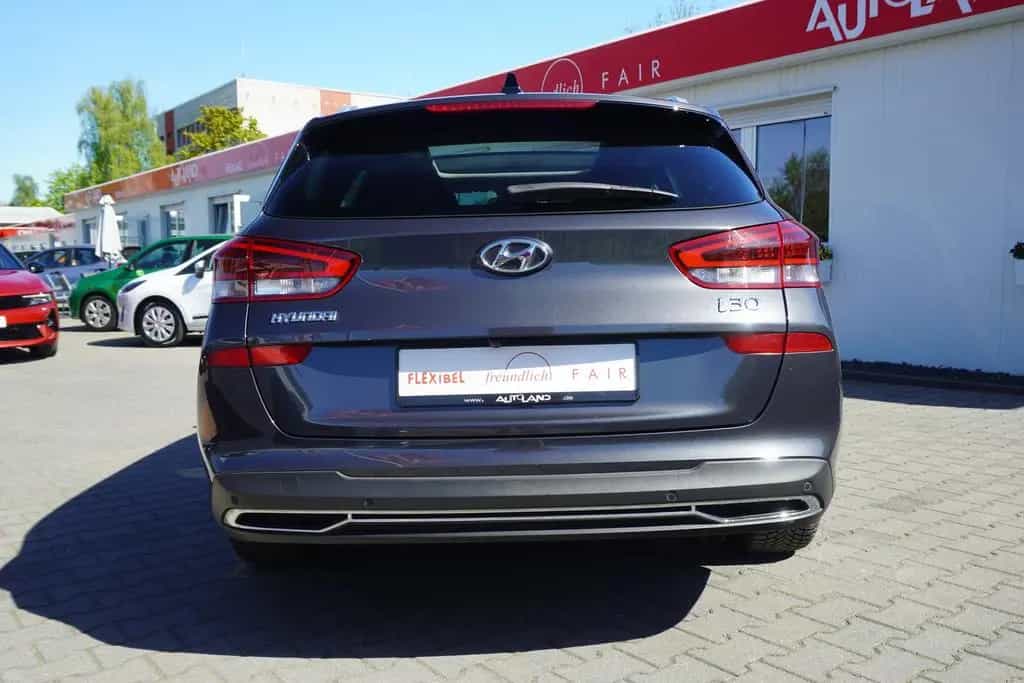 Hyundai i30 Kombi 1.5 Mild-Hybrid LED Navi Panorama DAB 10/2021-photo-4