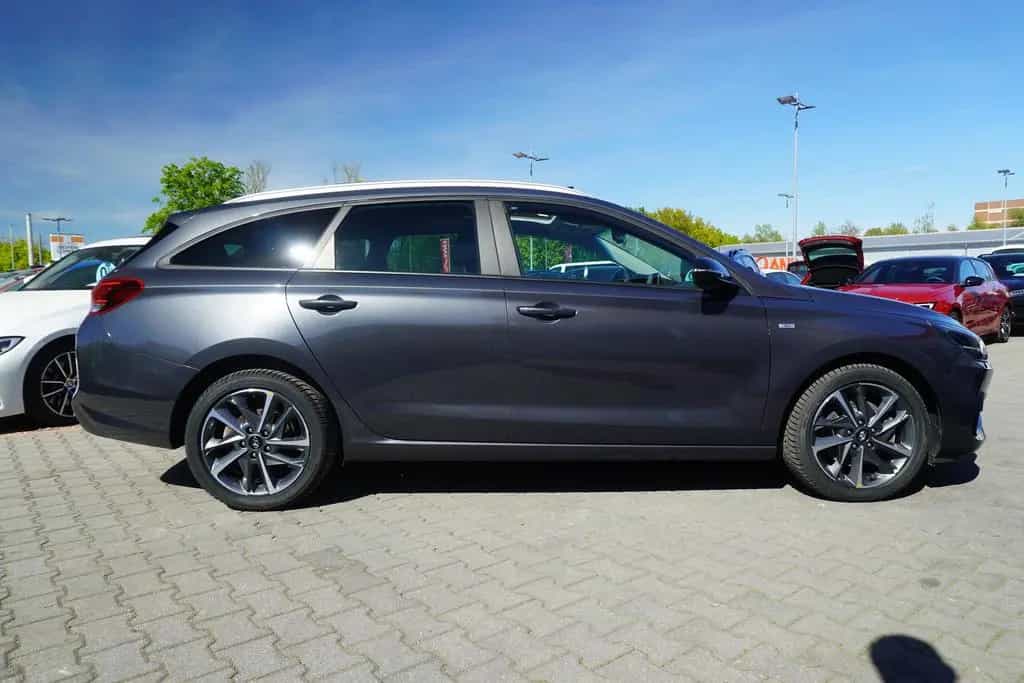 Hyundai i30 Kombi 1.5 Mild-Hybrid LED Navi Panorama DAB 10/2021-photo-6