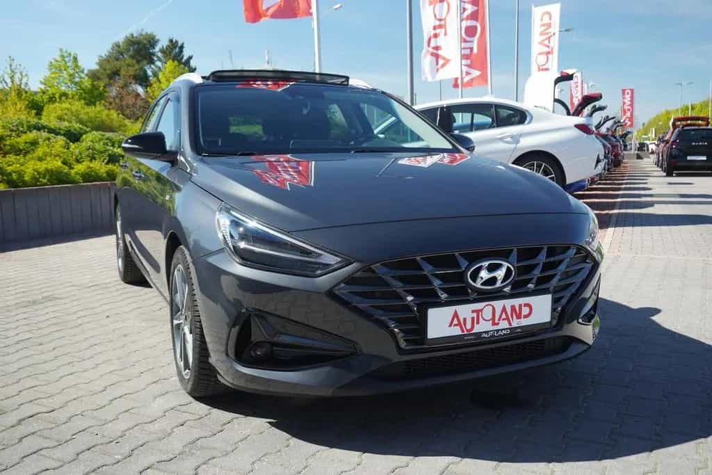 Hyundai i30 Kombi 1.5 Mild-Hybrid LED Navi Panorama DAB 10/2021-photo-7