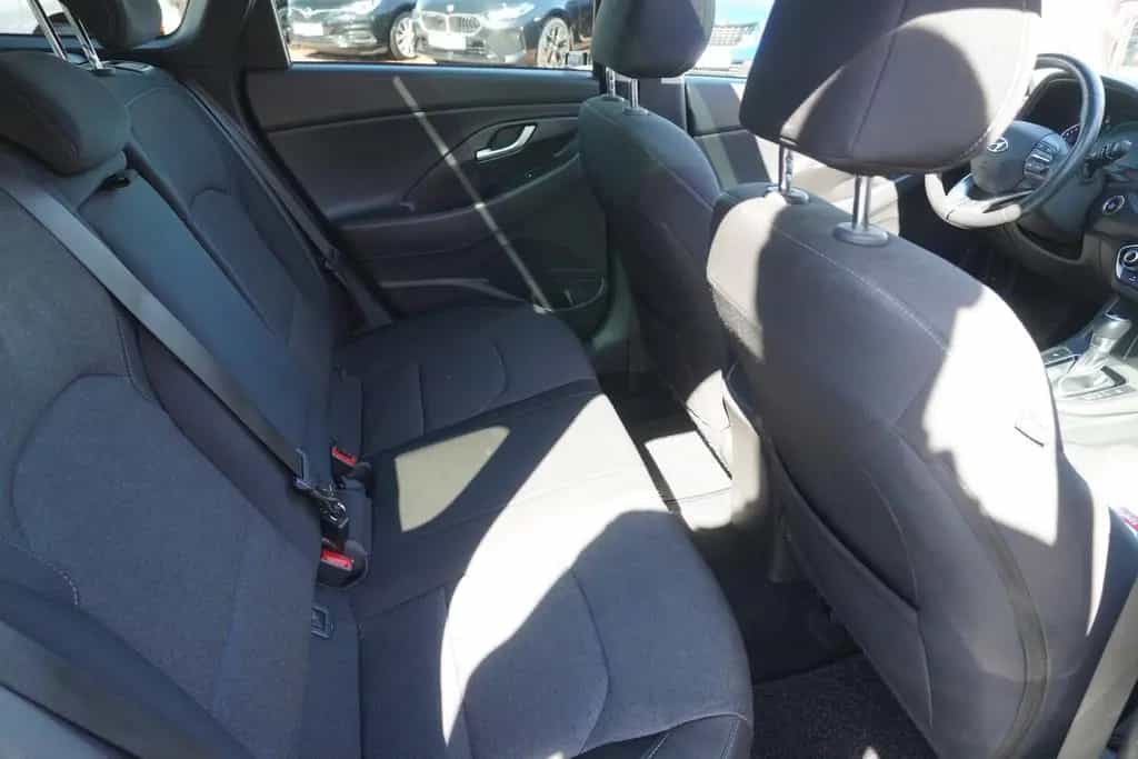 Hyundai i30 Kombi 1.5 Mild-Hybrid LED Navi Panorama DAB 10/2021-photo-9