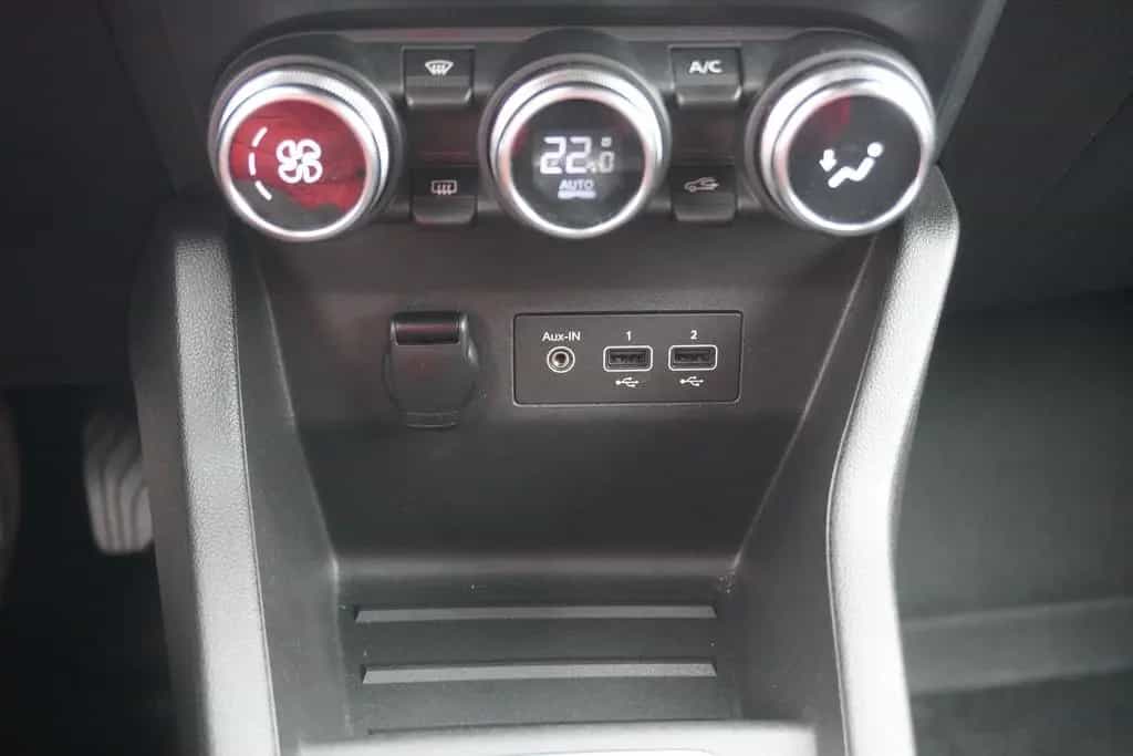 Renault Clio 1.0 TCE Experience LED Navi PDC Tempomat 03/2020-photo-23