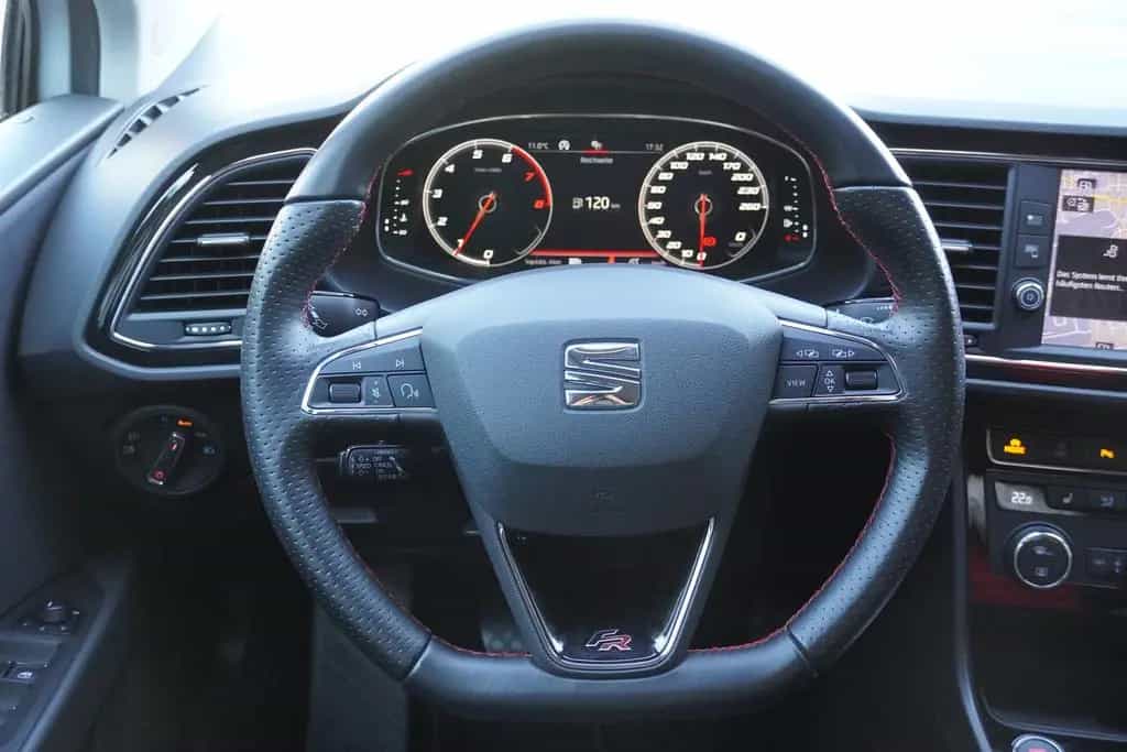 Seat Leon 1.5 TSI FR LED ACC Spurhalte Navi Kamera 06/2020-photo-17