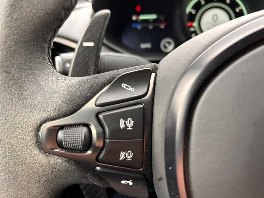 Aston Martin DBS 5.2 V12 Volante Leder Navi LED 1 Hand 11/2020-photo-11