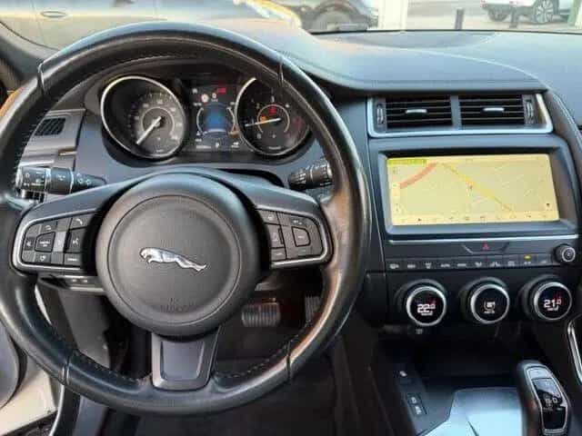 Jaguar E-Pace 2.0D 180 CV AWD aut. R-Dynamic S 08/2018-photo-11