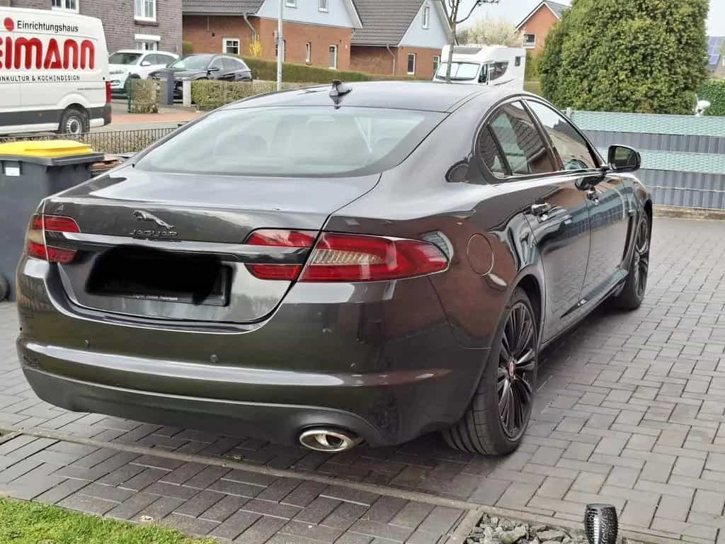 Jaguar XF 2.2 L Diesel - Scheckheftgepflegt bei Jaguar 04/2014-photo-8