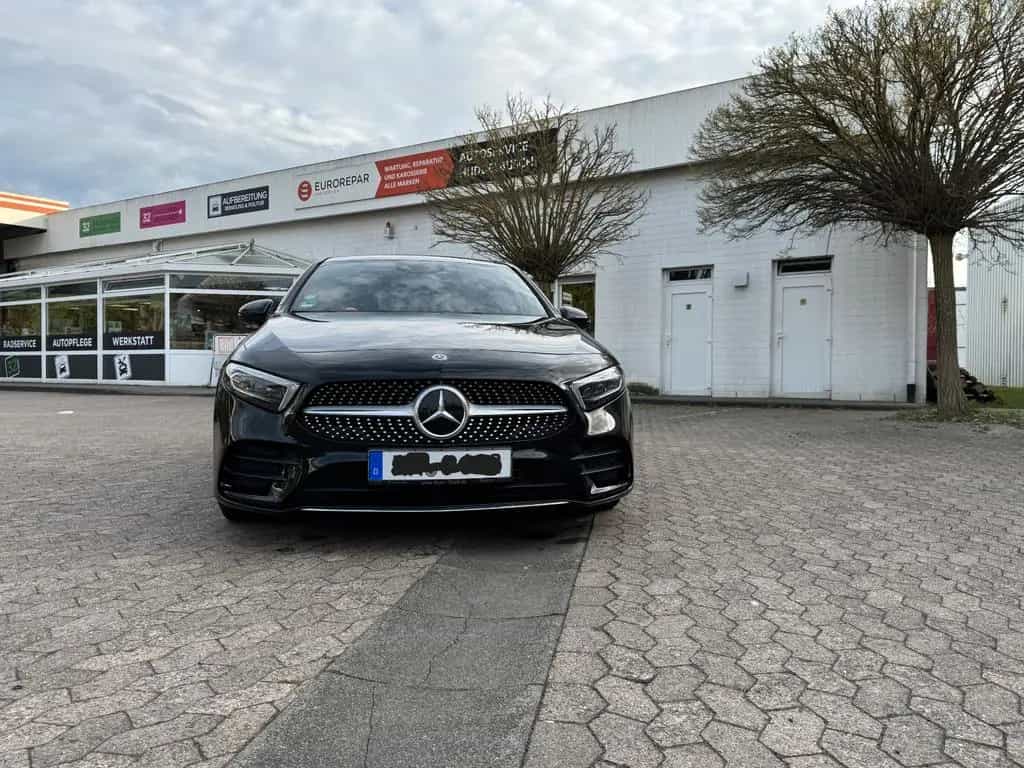 Mercedes-Benz A-Class 250 Limousine-AMG-Line-Burmester Scheckheft-- 07/2019-photo-1