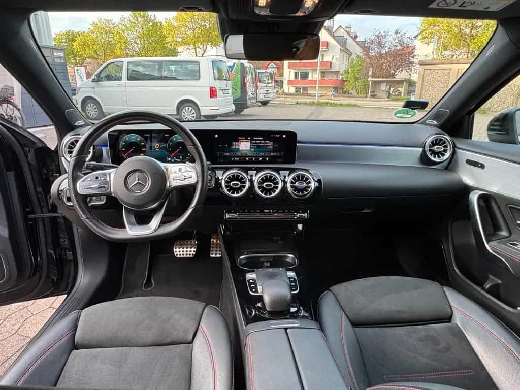 Mercedes-Benz A-Class 250 Limousine-AMG-Line-Burmester Scheckheft-- 07/2019-photo-10