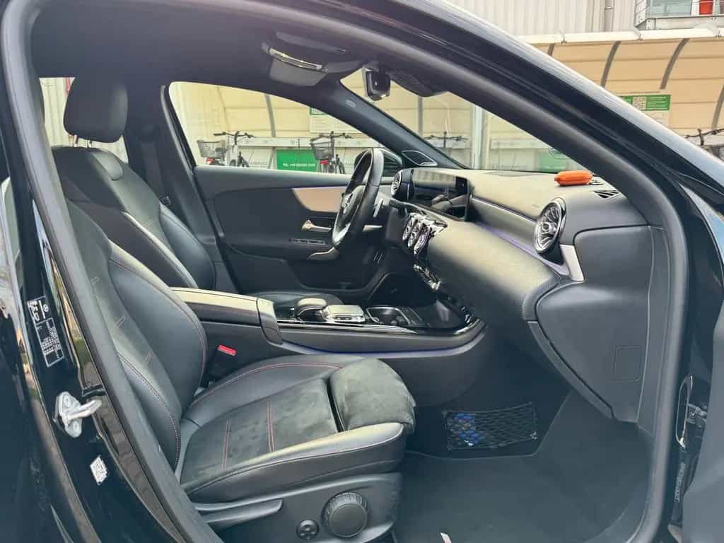 Mercedes-Benz A-Class 250 Limousine-AMG-Line-Burmester Scheckheft-- 07/2019-photo-12