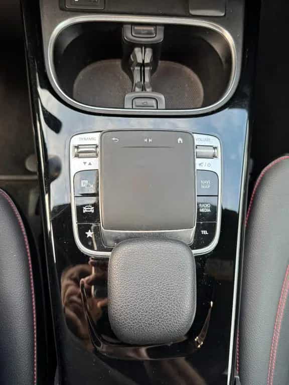 Mercedes-Benz A-Class 250 Limousine-AMG-Line-Burmester Scheckheft-- 07/2019-photo-14