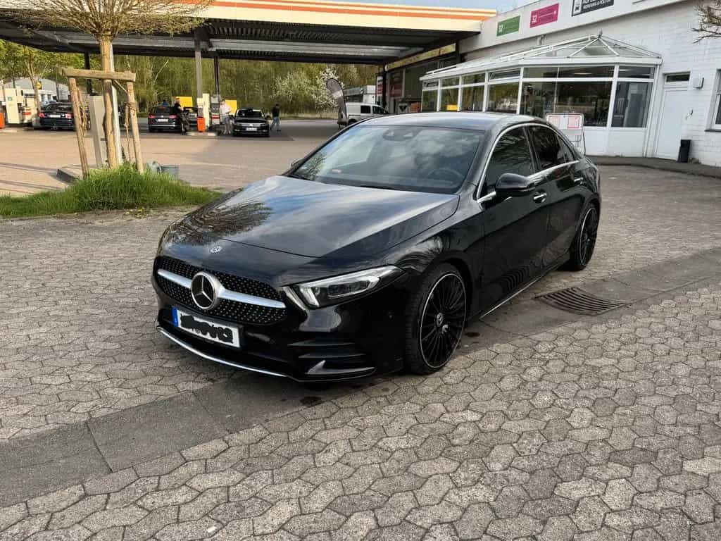 Mercedes-Benz A-Class 250 Limousine-AMG-Line-Burmester Scheckheft-- 07/2019-photo-2