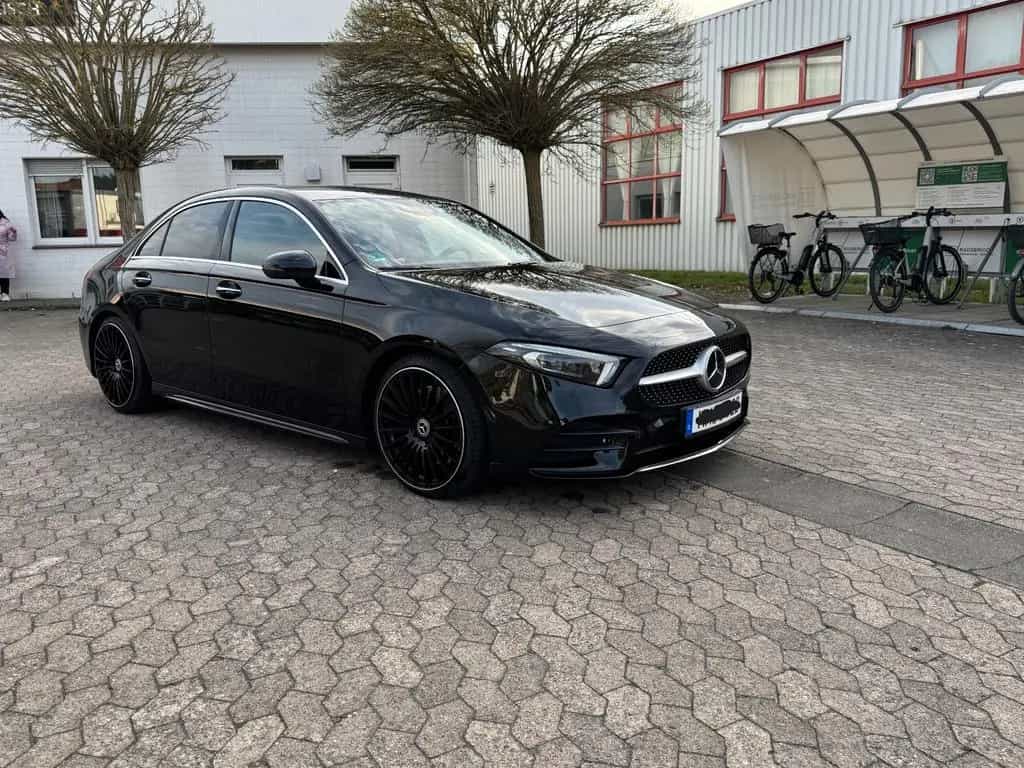 Mercedes-Benz A-Class 250 Limousine-AMG-Line-Burmester Scheckheft-- 07/2019-photo-4