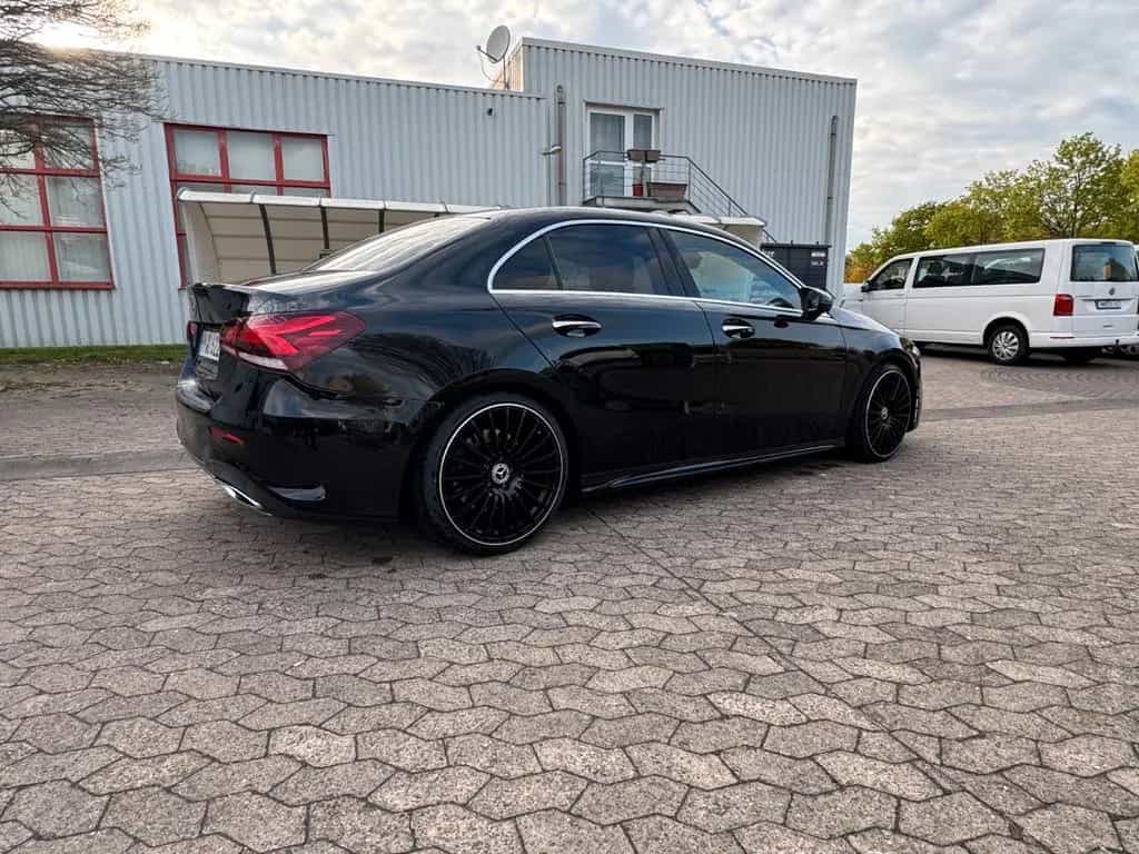 Mercedes-Benz A-Class 250 Limousine-AMG-Line-Burmester Scheckheft-- 07/2019-photo-7