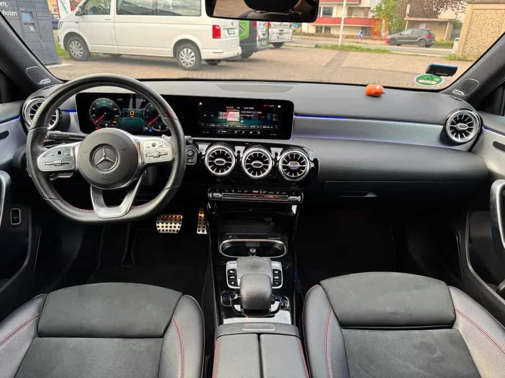 Mercedes-Benz A-Class 250 Limousine-AMG-Line-Burmester Scheckheft-- 07/2019-photo-8
