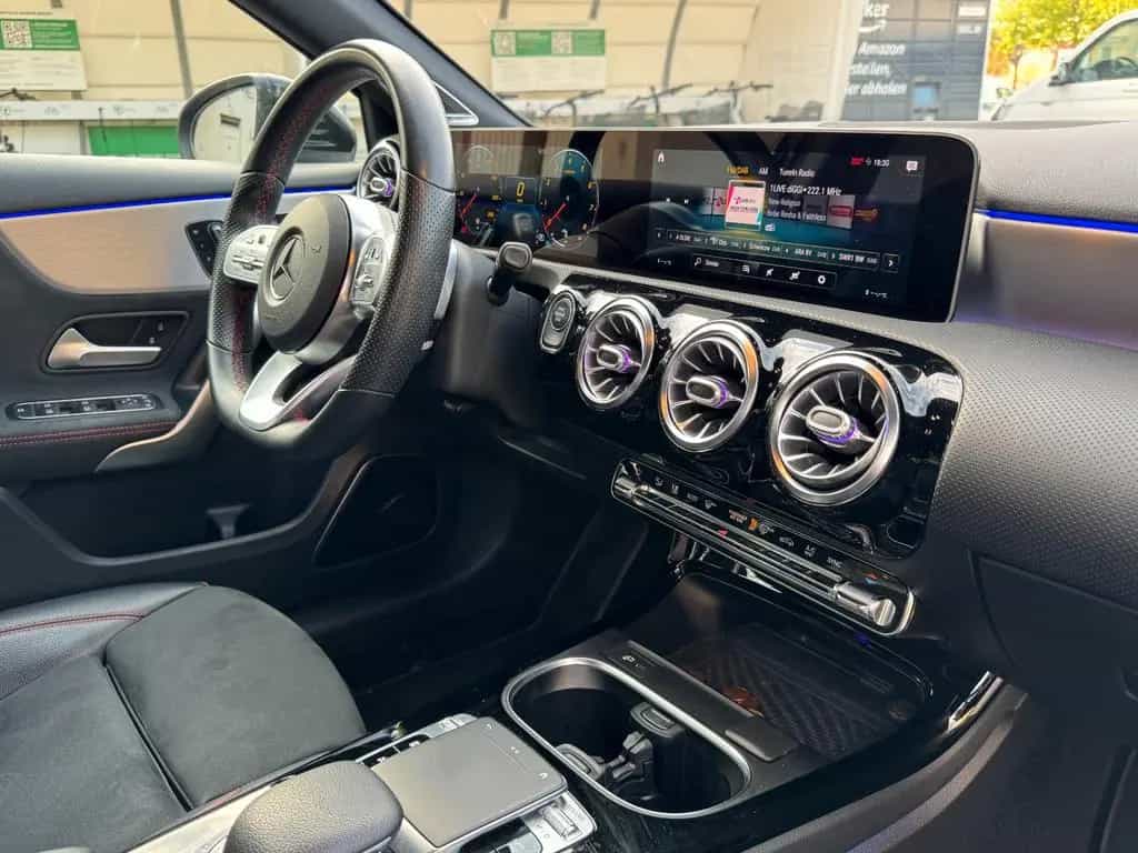 Mercedes-Benz A-Class 250 Limousine-AMG-Line-Burmester Scheckheft-- 07/2019-photo-9