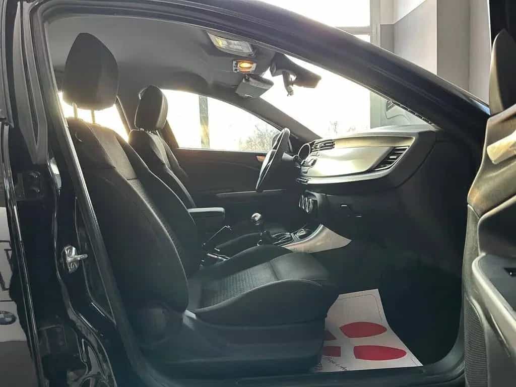 Alfa Romeo Giulietta 1.6 - 105 CV 04/2013-photo-12