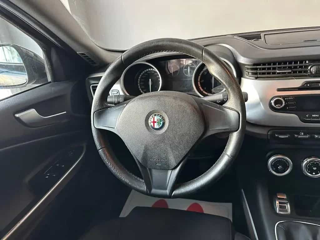 Alfa Romeo Giulietta 1.6 - 105 CV 04/2013-photo-6