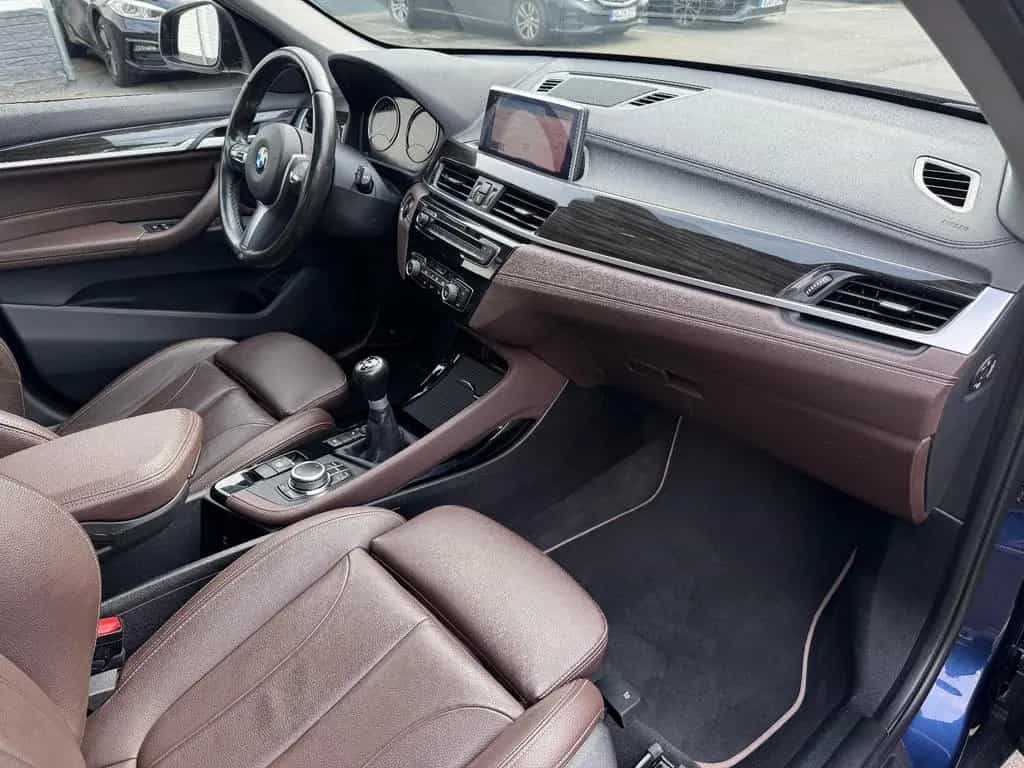 BMW X1 xDrive18d Sport Line Navi LED Leder AHK HiFi 07/2019-photo-8
