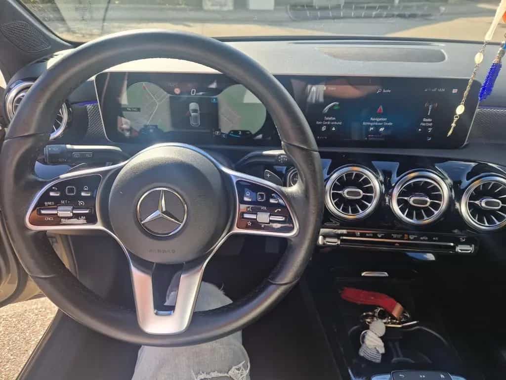 Mercedes-Benz A-Class 220 DCT 10/2019-photo-8