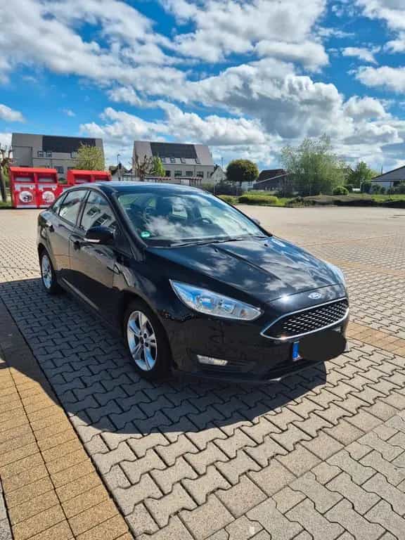 Ford Focus Limousine |76.500 km | TÜV 02/27 12/2017-photo-0