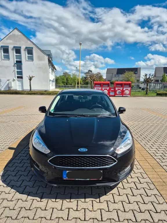 Ford Focus Limousine |76.500 km | TÜV 02/27 12/2017-photo-1