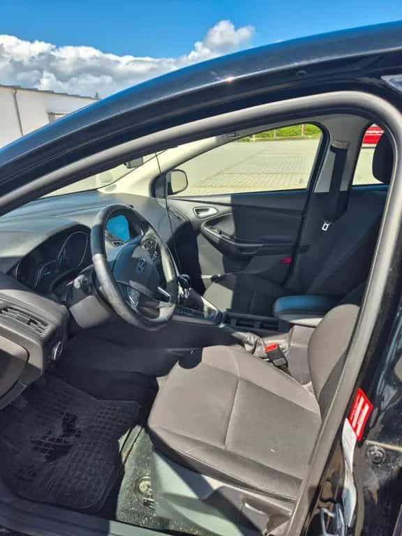 Ford Focus Limousine |76.500 km | TÜV 02/27 12/2017-photo-6
