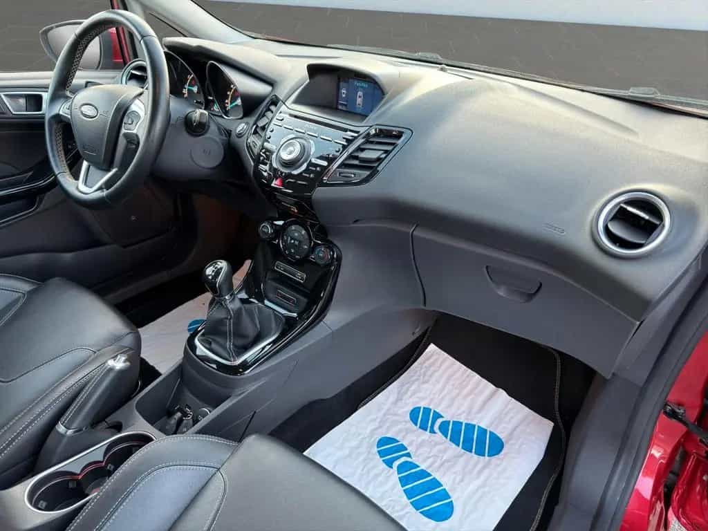 Ford Fiesta 07/2016-photo-10