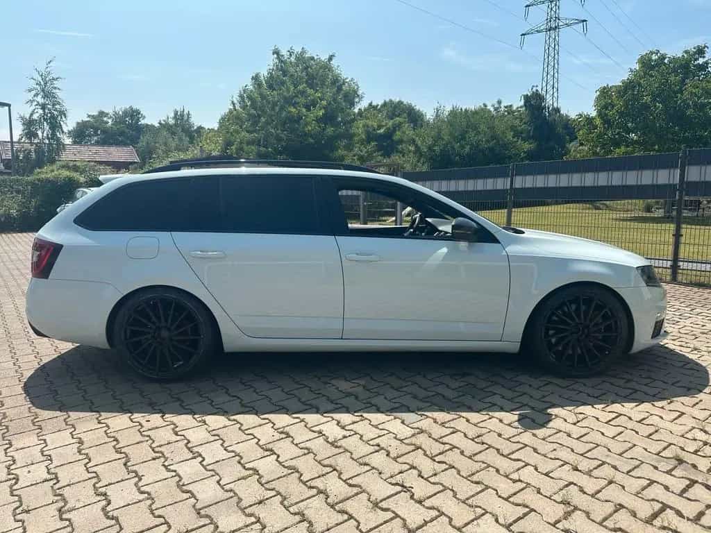 Skoda Octavia RS 2.0T 07/2015-photo-1
