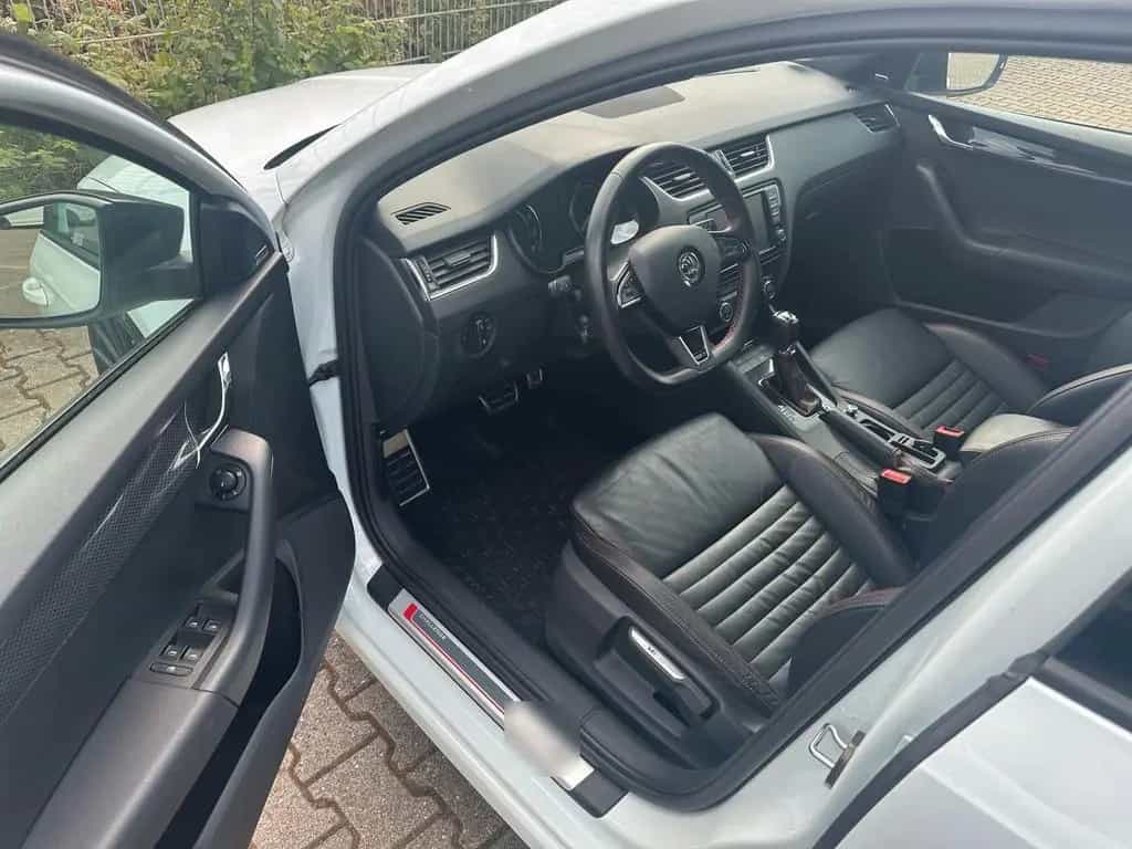 Skoda Octavia RS 2.0T 07/2015-photo-5