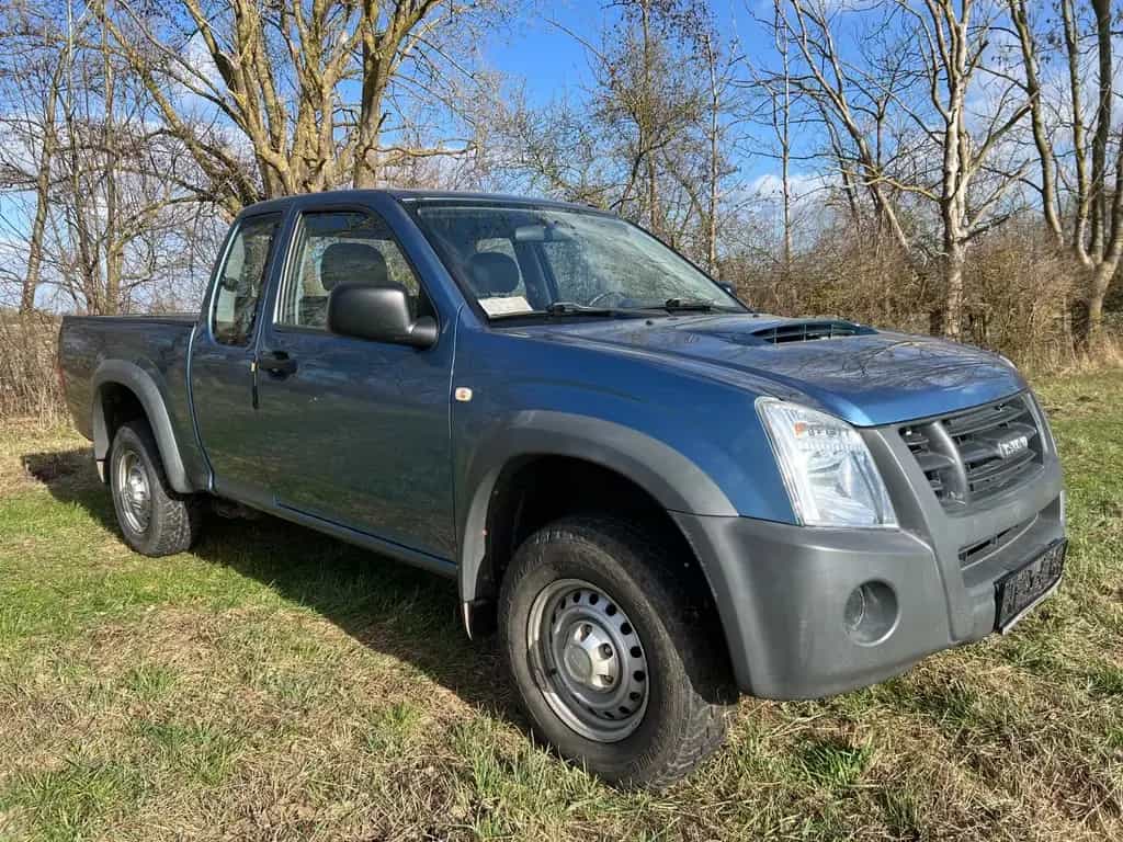 Isuzu D-Max Space Cup 4WD 2.5 TD Intercooler 09/2010-photo-1