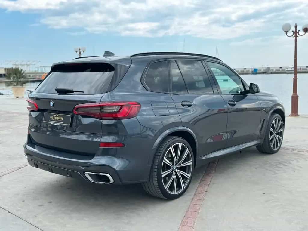BMW X5 xDrive40i M-Sport Individual 08/2019-photo-2