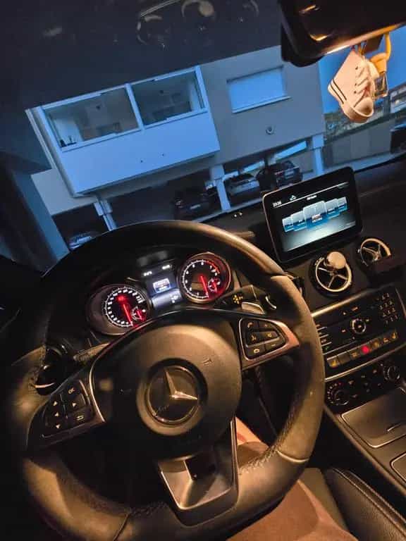 Mercedes-Benz A-Class 180 (BlueEFFICIENCY) 7G-DCT AMG Sport 04/2017-photo-10